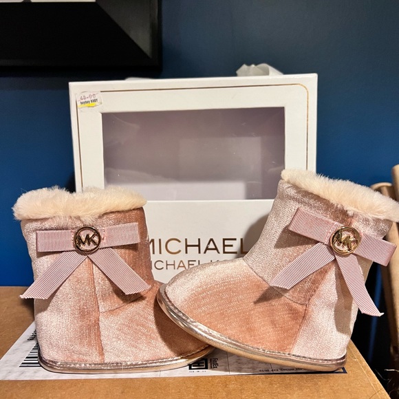 Michael Kors “Baby Sweet” boot size 2 -NIB - Picture 2 of 4